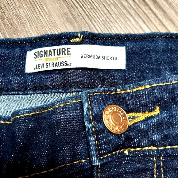 Signature Levi Strauss Women's Dark Wash High Rise Bermuda Denim Jean Shorts - Picture 3 of 5